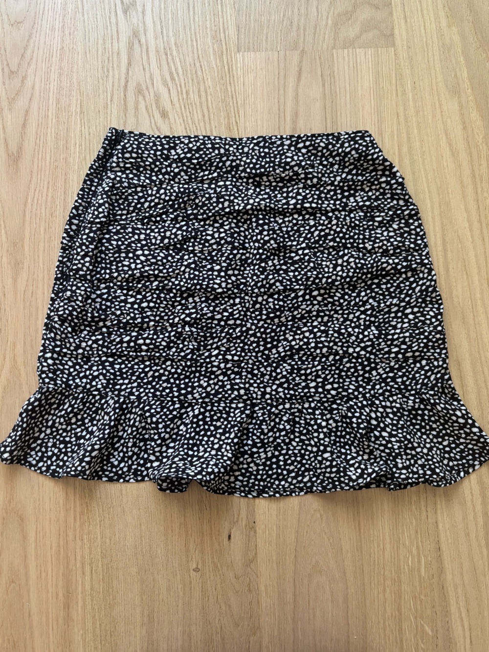 A&F Ruched Mini Skirt - Picture 7 of 8